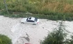 Ankara'da Dolu ve Sağanak Hayatı Felç Etti