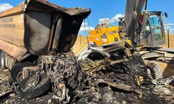 Freni Bozulan ABB'ye Ait Hafriyat Kamyonu İki Kamyona Çarptı: 2 İşçi Hayatını Kaybetti