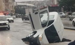 Ankara'yı Sağanak Vurdu: Yol Çöktü