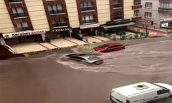 Ankara'da Şiddetli Yağış Hayatı Olumsuz Etkiledi