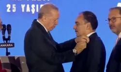 Erdoğan Rozetleri Taktı: 3 Milletvekili ve 7 Belediye Başkanı AKP’ye Katıldı