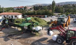 Ankara Büyükşehir Belediyesi Çiftçiden Aldığı Mısır Silajlarını Hayvan Yetiştiricilerine Dağıtıyor