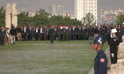 Ankara’nın Başkent Oluşunun 103’üncü Yılı Kutlanıyor... Vali Canbolat ve Beraberindeki Heyet Anıtkabir’i Ziyaret Etti