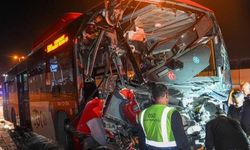 Ankara Etimesgut'ta Kontrolden Çıkan EGO Otobüsü Üst Geçide Çarptı, 24 Kişi Yaralandı