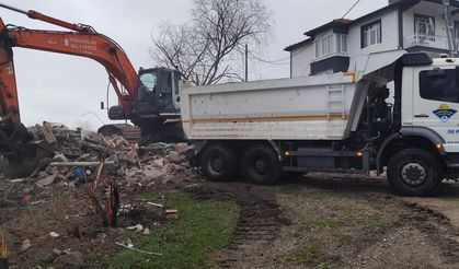 Pursaklar Belediyesi Metruk Yapıları Yıkıyor