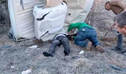 Ayaş'ta Tır Uçurumdan Yuvarlandı: 1 Ölü, 1 Yaralı