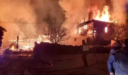 Çamlıdere'de Yangın: 4 Ev ve 2 Samanlık Yanarak Kullanılamaz Hale Geldi