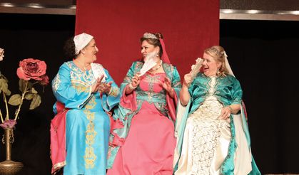 Emekliler Tiyatrosu "Fehim Paşa Konağı"nı Etimesgut'ta Sahneledi