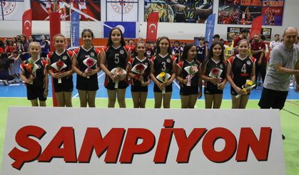 Etimesgut Belediyesi Mini Voleybol Takımı Şampiyon