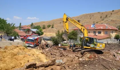 Çubuk'ta Yangın: İki Ev Kül Oldu