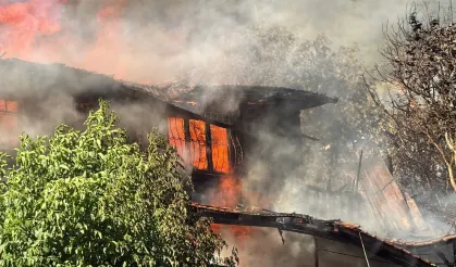 Kızılcahamam'da Yangın: 8 Ev Küle Döndü