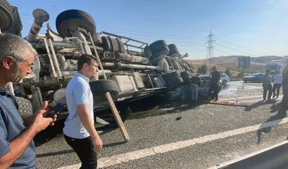 Etimesgut'ta İş Mikseri Devrildi: 6 Yaralı