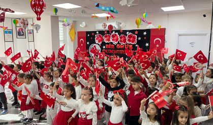 Pursaklar'da Miniklerden Cumhuriyet Bayramı Kutlaması