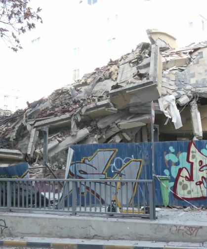 Ankara'da Yıkımı Yapılan Bina Çöktü