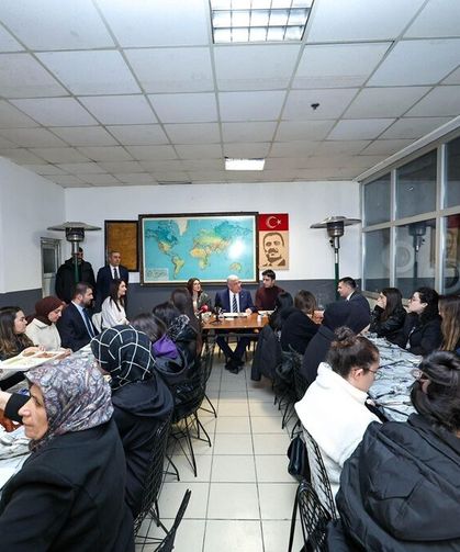 Dervişoğlu, Ankara'da Öğrencilerle İftar Yaptı