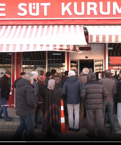 Sincan'da Et ve Süt Kurumu Önünde Ucuz Et kuyruğu