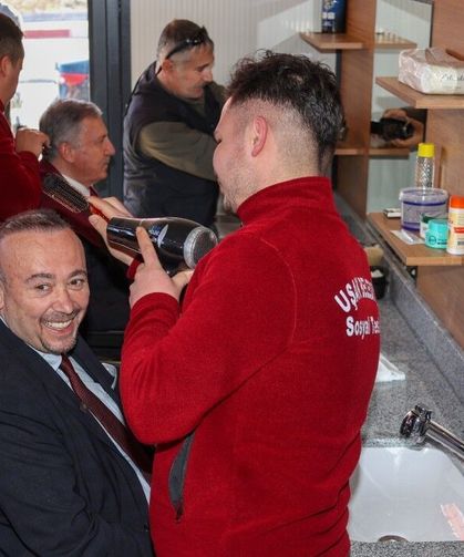 CHP'li Belediyelerden Yeni Uygulama "Halk Berberi"