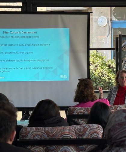 Kitap Kafe'de 'Siber Zorbalık' Konuşuldu