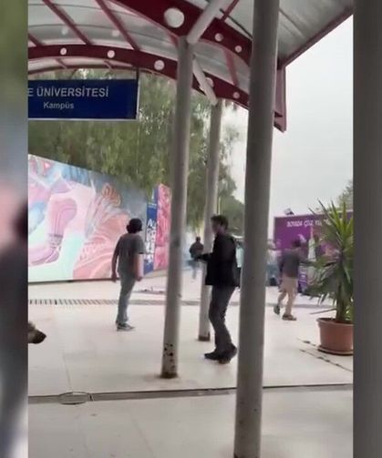 İzmir’de Öğrenci Grubu Kavgası: 2 Öğrenci Palayla Yaralandı