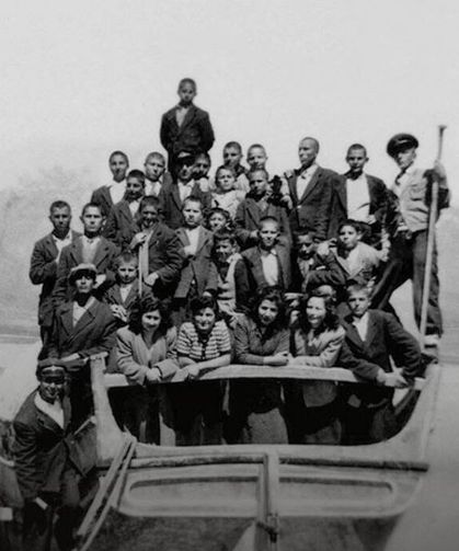 Köy Enstitüleri Fotoğraf Sergisi Kızılay Metro Sanat Galerisi'nde