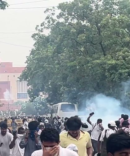Hindistan'da 'Hamam Böceği Partisi' Protestoları Büyüyor