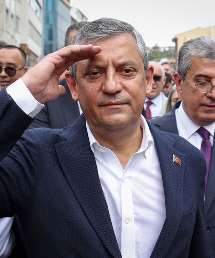 Özgür Özel, YENİ Parti'nin Genel Başkanı Seçildi