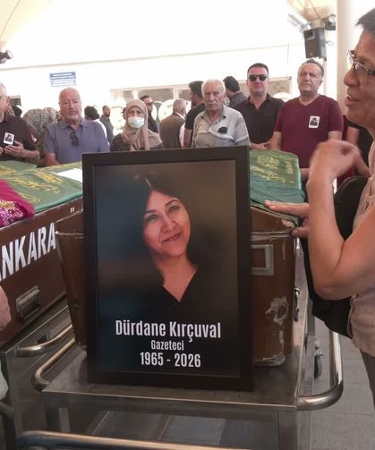 Gazeteci Dürdane Kırçuval, Ankara'da Son Yolculuğuna Uğurlandı