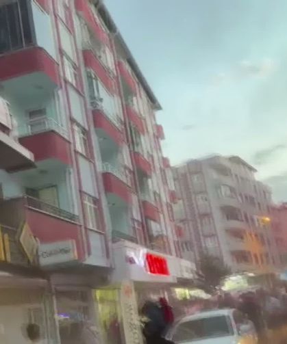 Mikrodalga Fırın Patladı, Apartmanda Yangın Çıktı