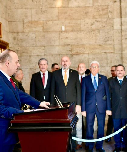 Ankara Valisi Canbolat, Muhtarlar Günü Dolayısıyla Anıtkabir'i Ziyaret Etti
