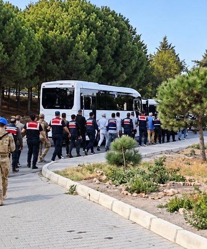 Çeşme Belediyesi'ne Yönelik Operasyonda 10 Kişi Tutuklandı
