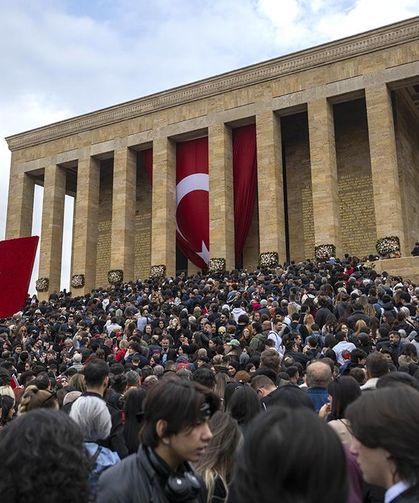 Yurttaşlar Cumhuriyet'in 103. Yılında Anıtkabir'e Akın Etti