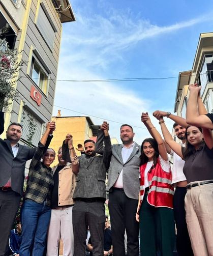 İzmir'de YENİ Parti'den İstifa Eden Yaklaşık 200 Kişi CHP'ye Katıldı