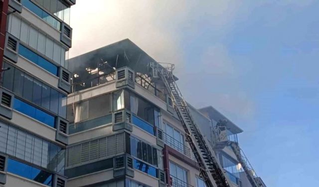 Ankara'da 7 Katlı Apartmanın Çatısında Yangın Çıktı