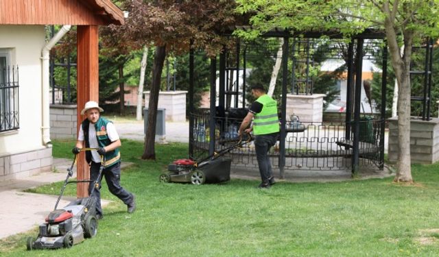 Gölbaşı'nda Park ve Bahçelere Bahar Bakımı