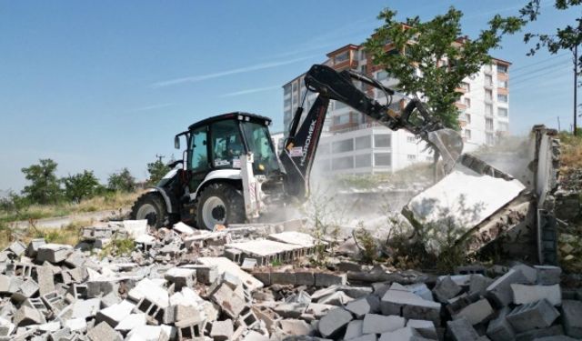 Altındağ'da Metruk Binalar Yıkılıyor