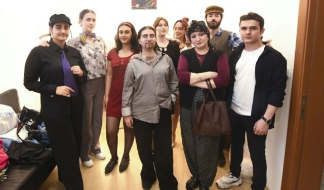 Ankara'da Yenimahalle Gençlik Merkezi'nin Tiyatro Oyunu İkinci Kez Sahnelendi