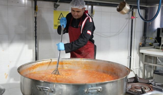 Sincan'da İhtiyaç Sahiplerine Yemek Dağıtımı