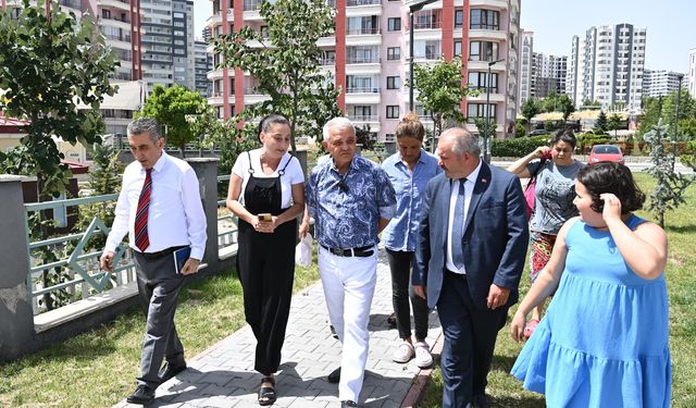 Başkan Şahin’den Kazakistan Parkı ve Muhtarlık Binası’nda İnceleme