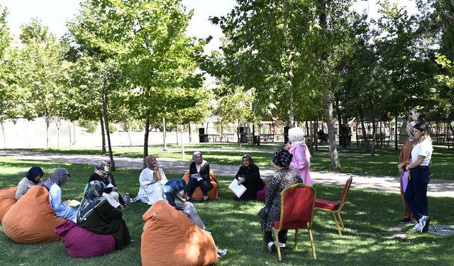 Üreğil Millet Bahçesi'nde Stresle Baş Etme Atölyesi