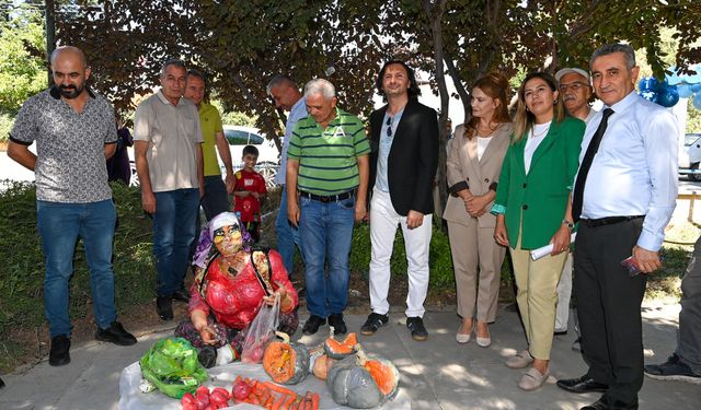 Mamak'ta Atık Maddelerle Oluşturulan Eserler Sergilendi