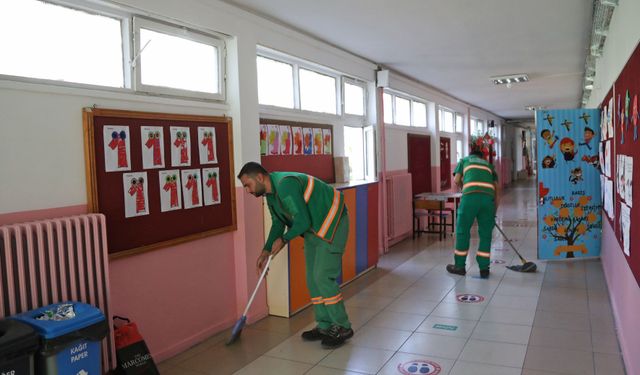 Mansur Yavaş'ın Okullarda Temizlik Seferberliğine Çankaya Belediyesi'nden Destek