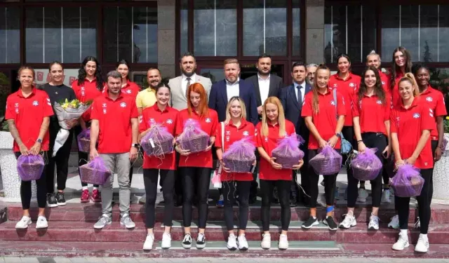 Sigorta Shop Kadın Voleybol Takımı, Keçiören Belediyesi İle Güç Birliği Yaptı