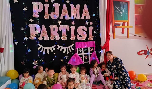 Anne-Çocuk Oyun Evlerinde Pijama Partisi