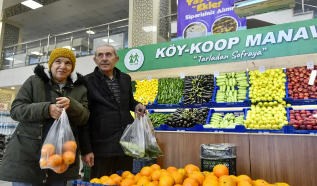 Mansur Yavaş Hem Üreticiye Hem de Ankara Halkına Kazandırmaya Devam Ediyor: "Tarladan Sofraya" Manav Reyonu