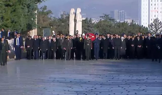 Devlet Erkanı Anıtkabir'de Ata'nın Huzuruna Çıktı