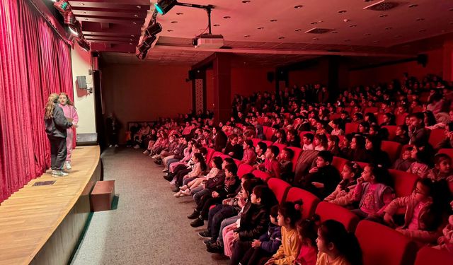 Sincan'da Çocuklar İçin Tiyatro Gösterileri Sürüyor