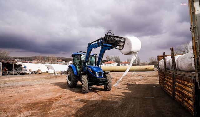 Gölbaşı Belediyesi'nden Çiftçiye 55 Bin 500 Kilogram Mısır Silajı Desteği