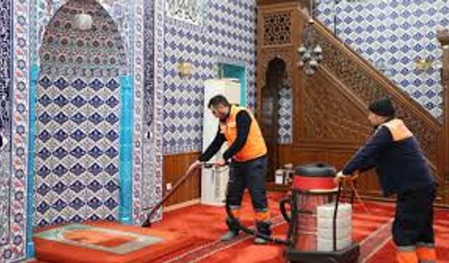 Gölbaşı Belediyesi’nden Camilerde Temizlik Çalışması
