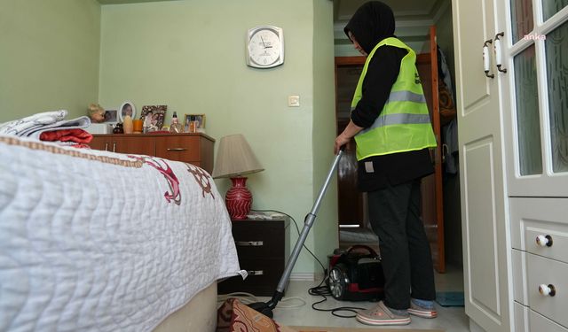 Keçiören Belediyesi Yaşlı ve Engelli Vatandaşların Evlerini Temizledi