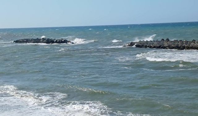 Karadeniz’de 4 Metrelik Dalgalar Oluştu